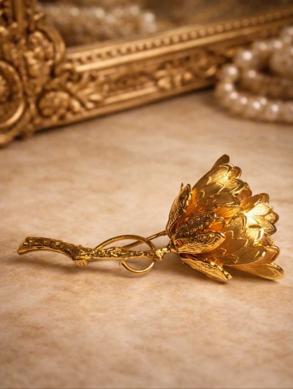 HOBE Vintage Gold Floral Petal Brooch Filegree